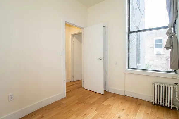 Rented by EXR | media 10