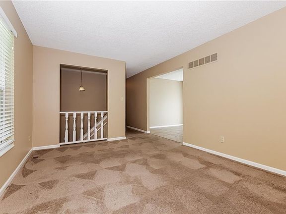 5th image of 925 Fair Oaks Ct