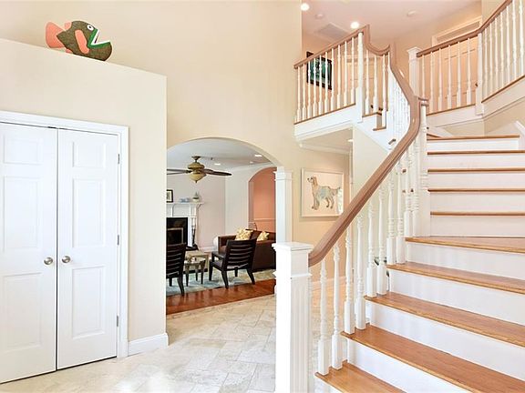 3rd image of 25 Mount Pleasant Ln