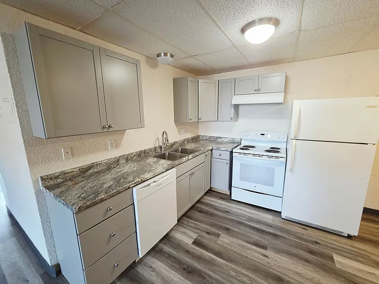 1007 Portland Dr — Photo 1