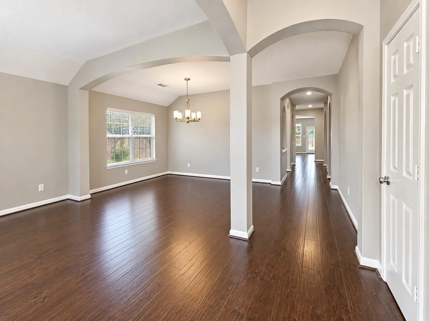 3 bed, 2.0 bath, 2122 sqft, $2,400 — Photo 2