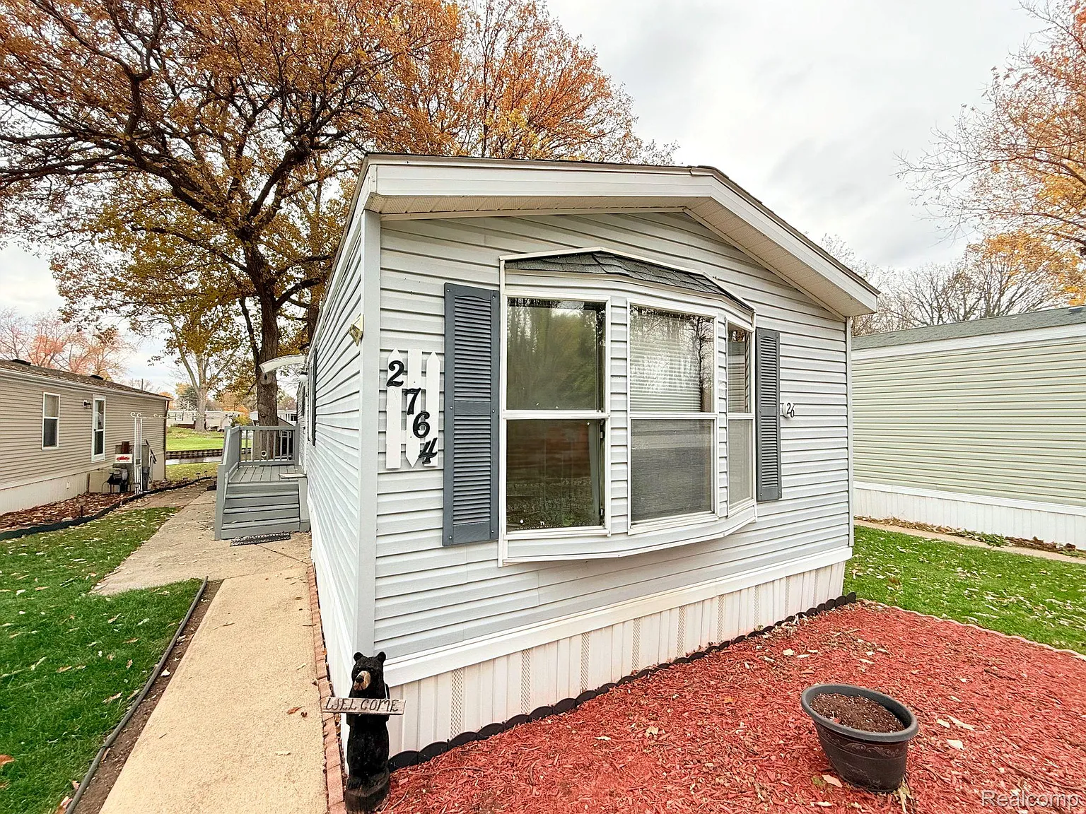 2764 Sunset Dr photo 1
