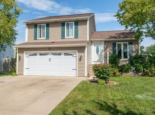 8 Aspen Ct, Streamwood, IL 60107