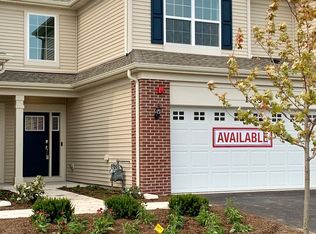 1122 Hawk Hollow Dr, Yorkville, IL 60560