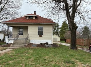 617 N Easton St, Staunton, IL 62088