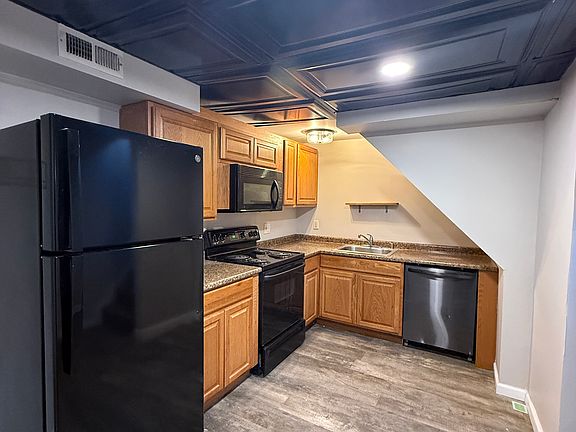 4th image of 172 Van Voast Ave APT B