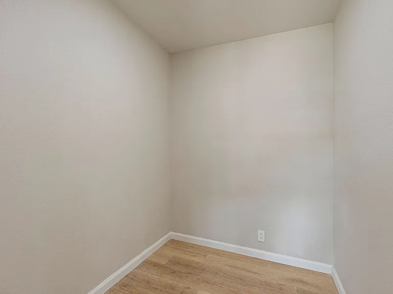 1204 Spearson Ln — Photo 16