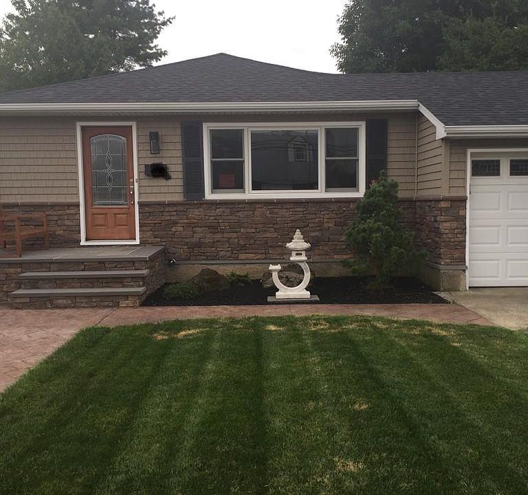 2nd image of 208 Roslyn Ave