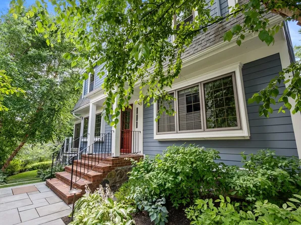 17 Lakeview St, Arlington, MA 02476