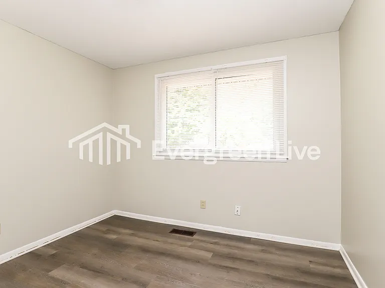 2725 Teresa Ave — Photo 10