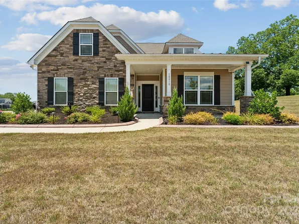 10810 Parkhall Dr, Harrisburg, NC 28075