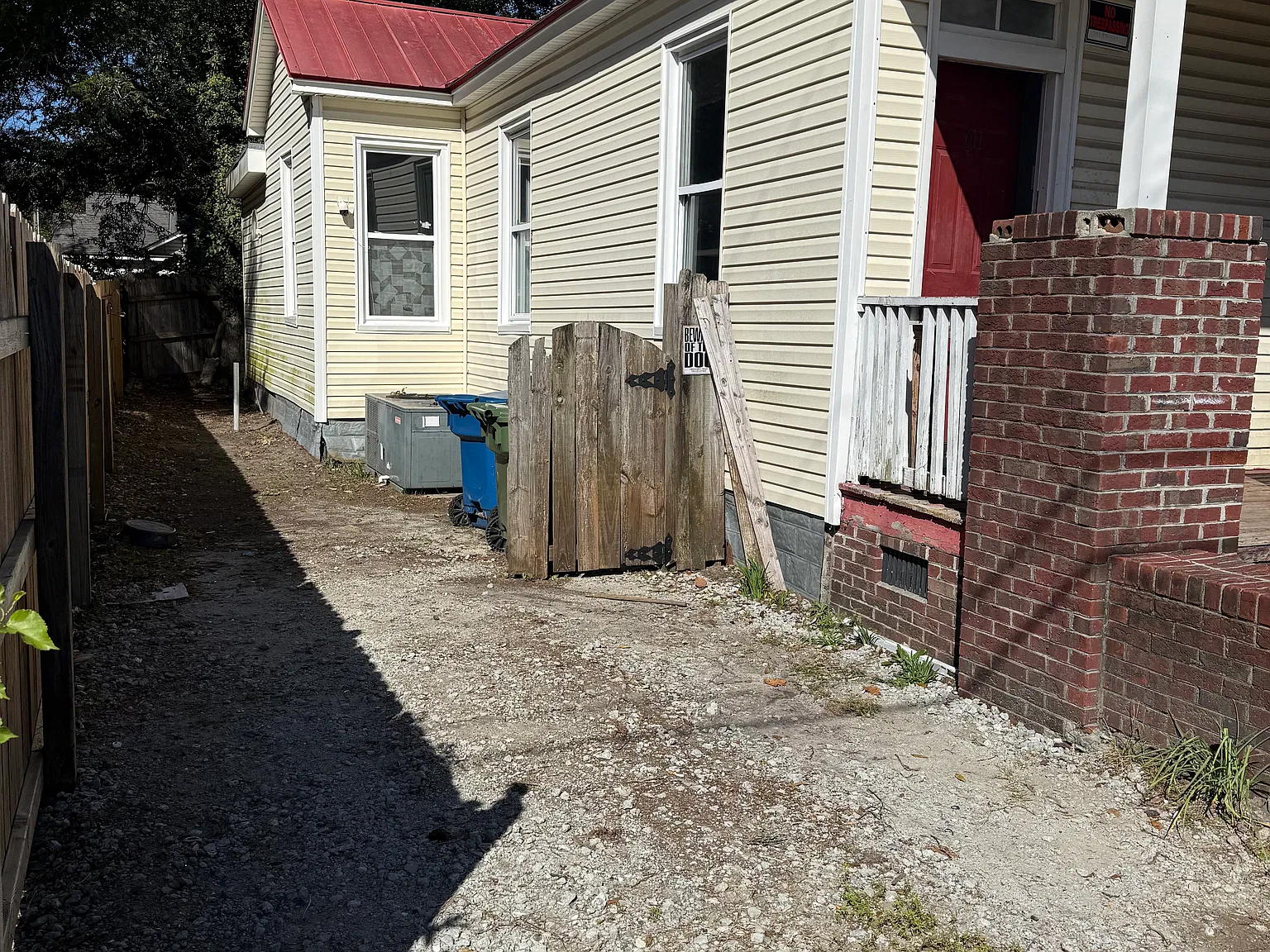 3 bed, 1140 sqft, $1,600 — Photo 2