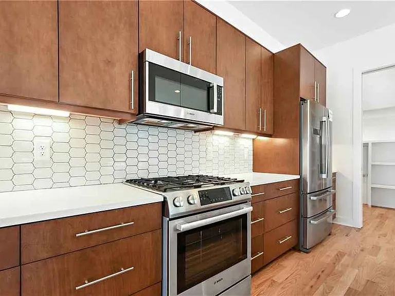 669 E Ave NE #A — Photo 22