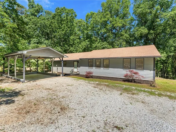 131 Shoreside Dr, Martin, GA 30557