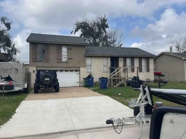 244 Briarcreek St, Clute, TX 77531