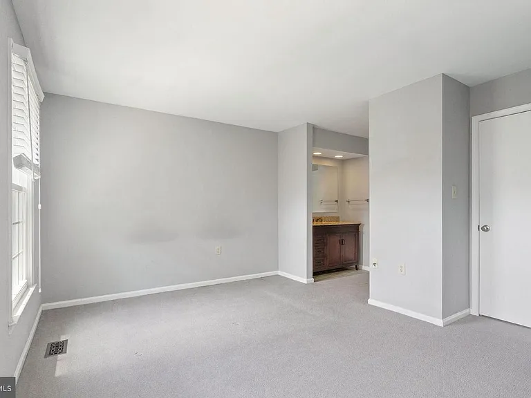 2522 S Arlington Mill Dr #D-4 — Photo 18