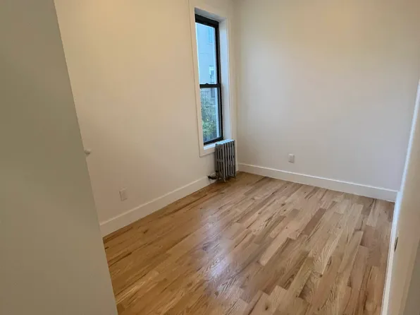 1035 Halsey Street image 12 of 15