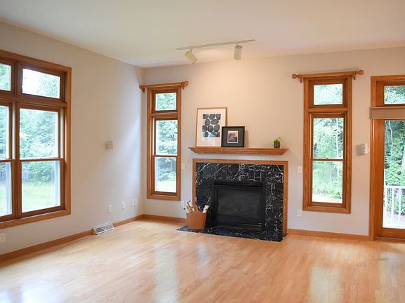 5th image of 605 Bishop Woods Ct