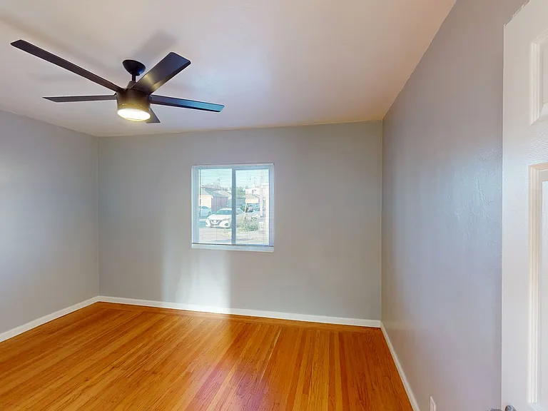 22815 Grand St — Photo 15