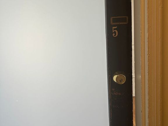 2nd image of 150 W Louther St APT 5