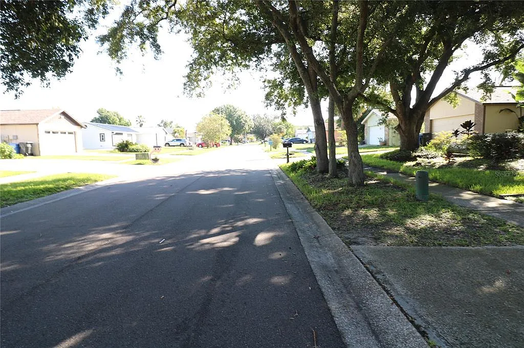 3 bed, 2.0 bath, 1575 sqft, $2,600 — Photo 2