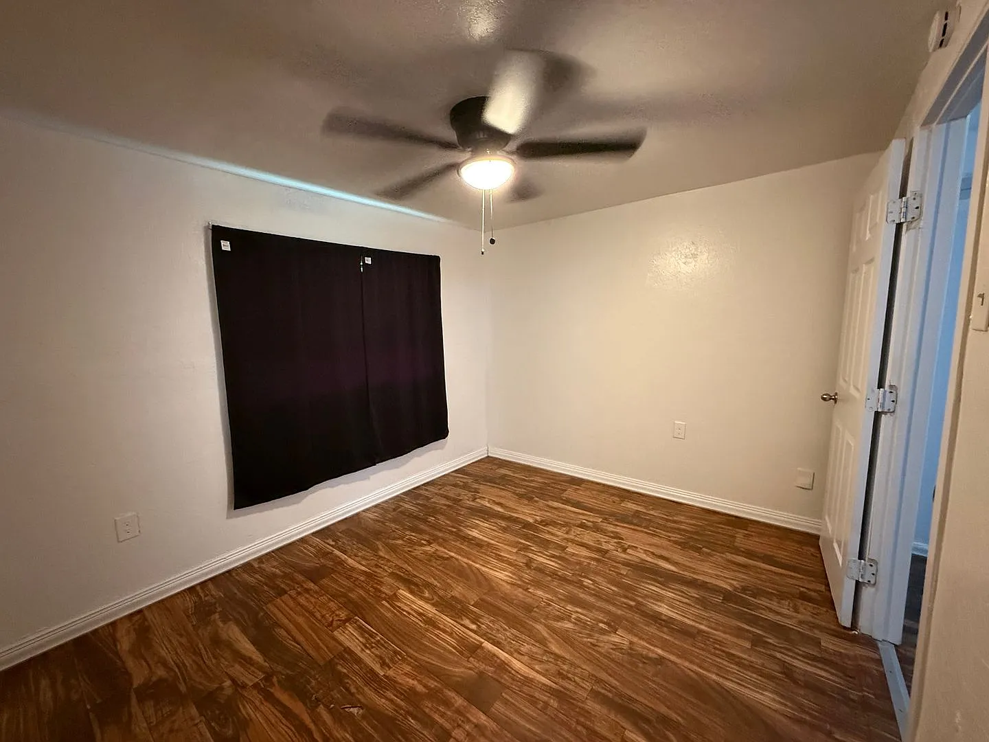 Charming 1-Bedroom Apartment with Hardwood Floors Near Downtown San Antonio — Photo 4