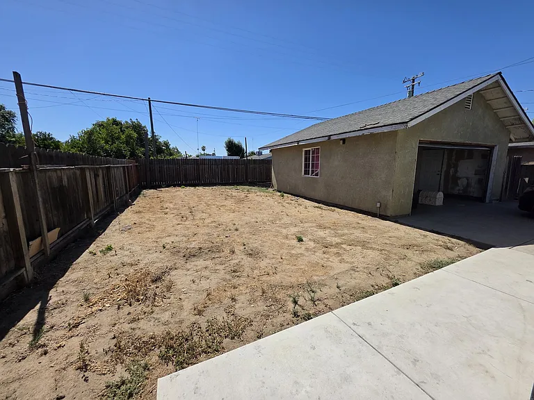 1641 Eureka St — Photo 4