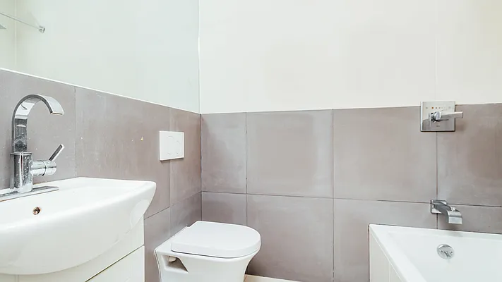 Rented by Nooklyn NYC LLC | media 21