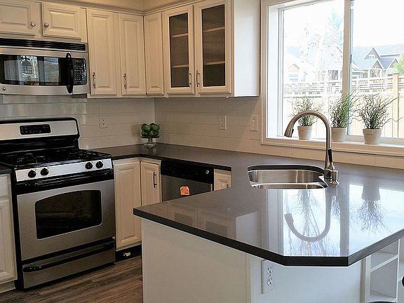 Light and bright kitchen