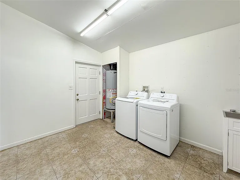 2827 Sanctuary Ln — Photo 57
