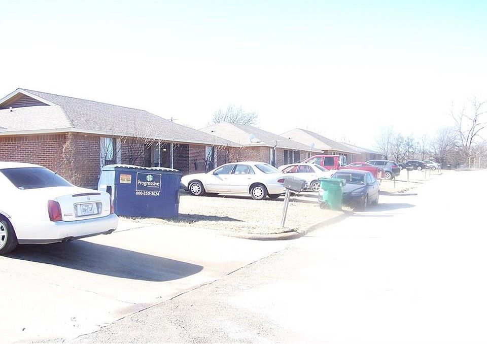 2nd image of 239 Summit Dr Unit A