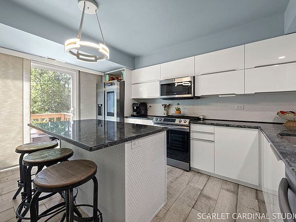 5th image of 424 Kensington Ct
