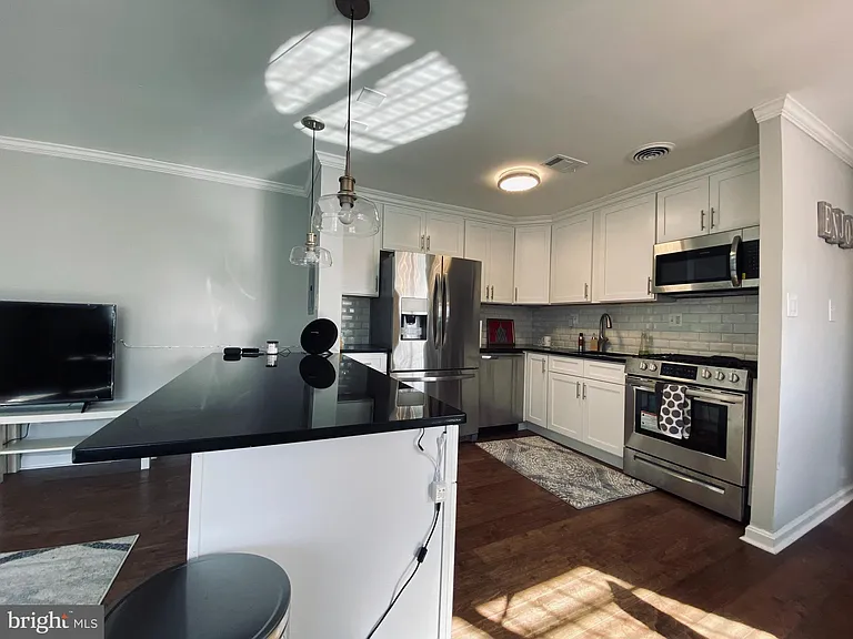 1221 N Quinn St #1 — Photo 16