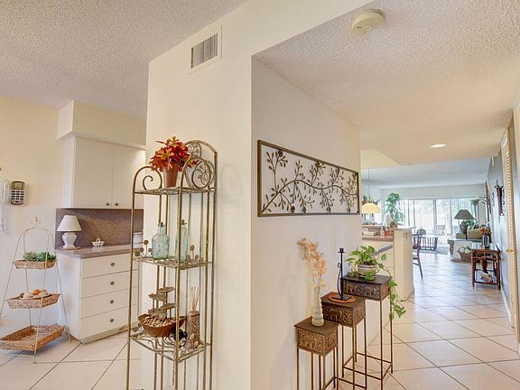 5th image of 13729 Date Palm Ct APT A