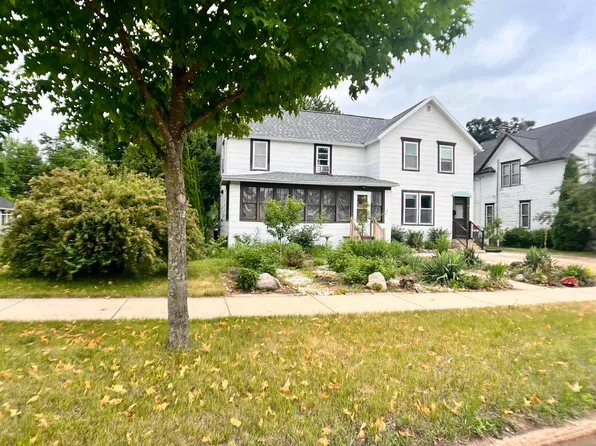 1008 Wyman St, New London, WI 54961