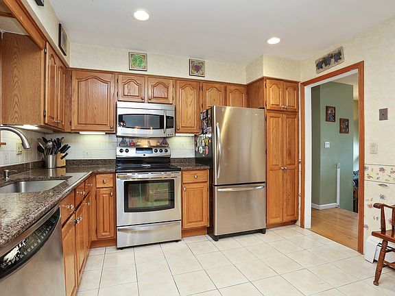 5th image of 2779 Sunrise St