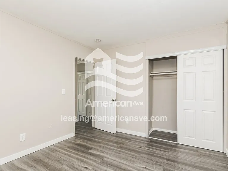 1824508_010_wm_-_main_bedroom_13321243.jpg