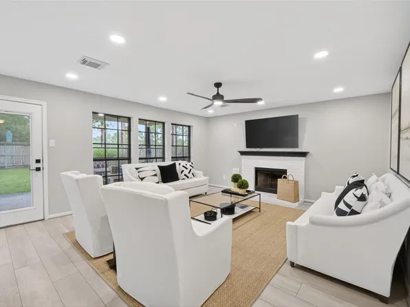 802 Forest Bay Ct, Houston, TX 77062