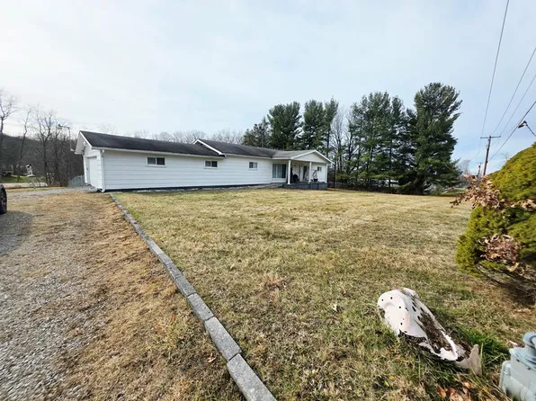 158 Oakwood Ln, Shady Spring, WV 25918