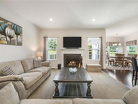 4th image of 167 Bucktail Dr