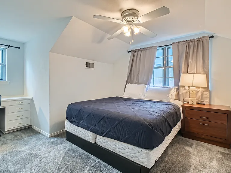 108 W Lilly Ln — Photo 5
