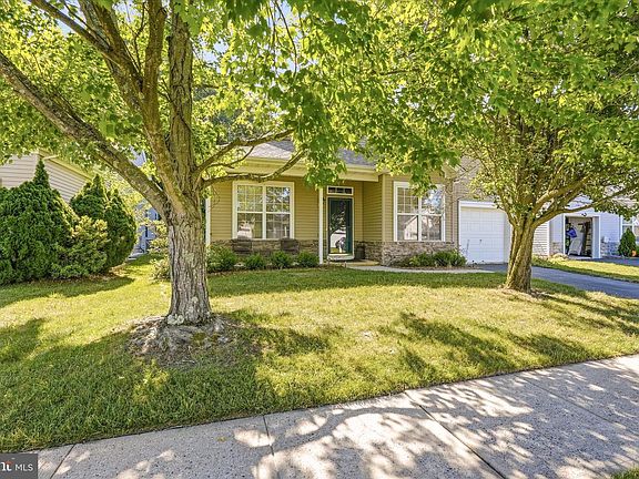 3rd image of 23 Robin Ln