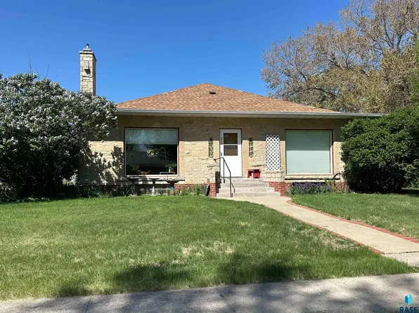 219 S East St, Menno, SD 57045
