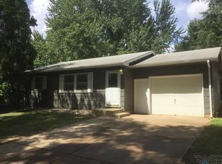 3908 E 7th St, Sioux Falls, SD 57103