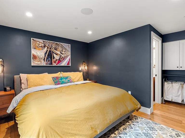 178 Thornton St — Photo 11