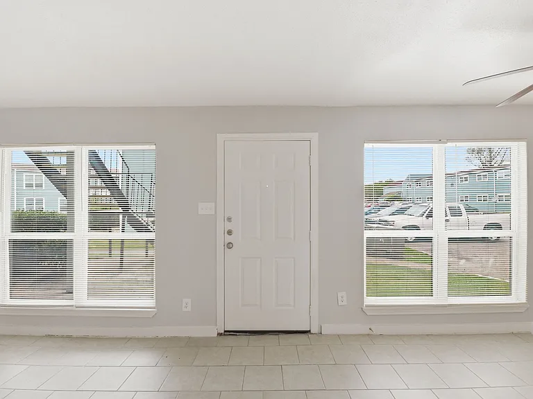 Henderson Grove Apartments — Photo 18