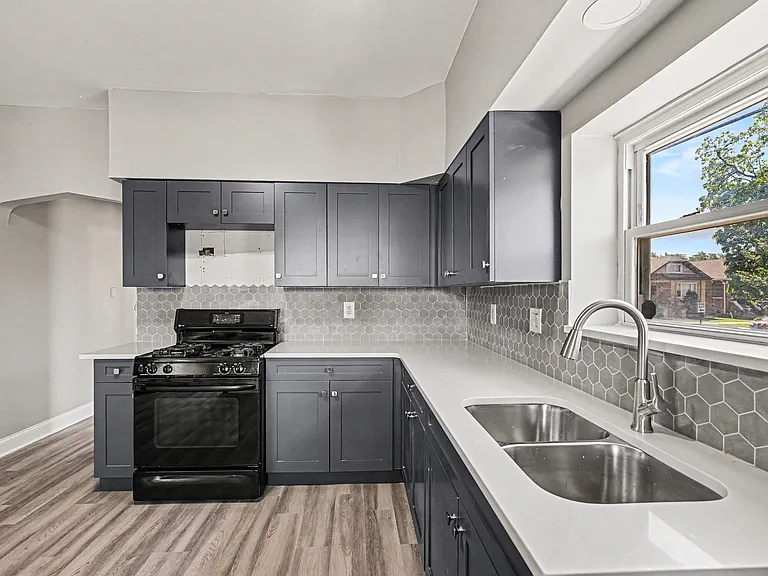 1542 S 60th Ct — Photo 7