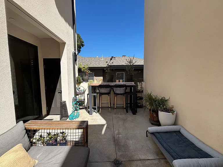 1564 E Thompson Blvd — Photo 15