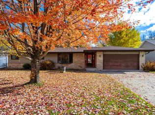 527 Chain Dr, Appleton, WI 54915