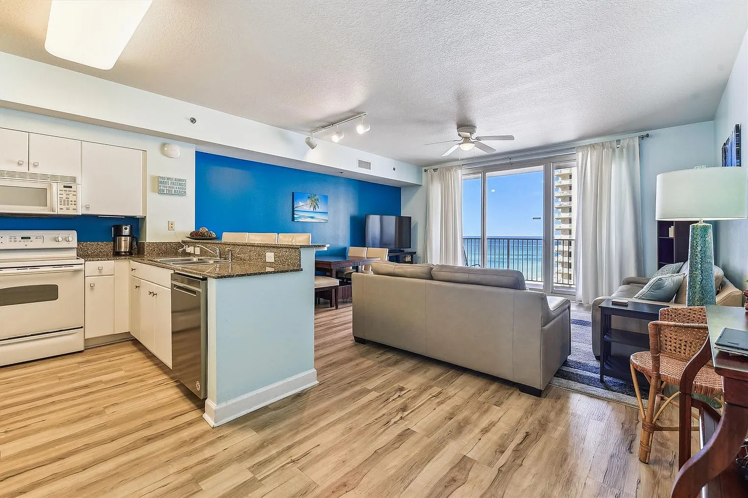 2 bed, 2.0 bath, 936 sqft, $3,689 — Photo 4
